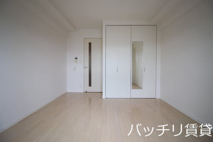 居室・リビング　別号室タイプの為、現状を優先致します。