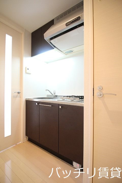 キッチン　別号室タイプの為、現状を優先致します。