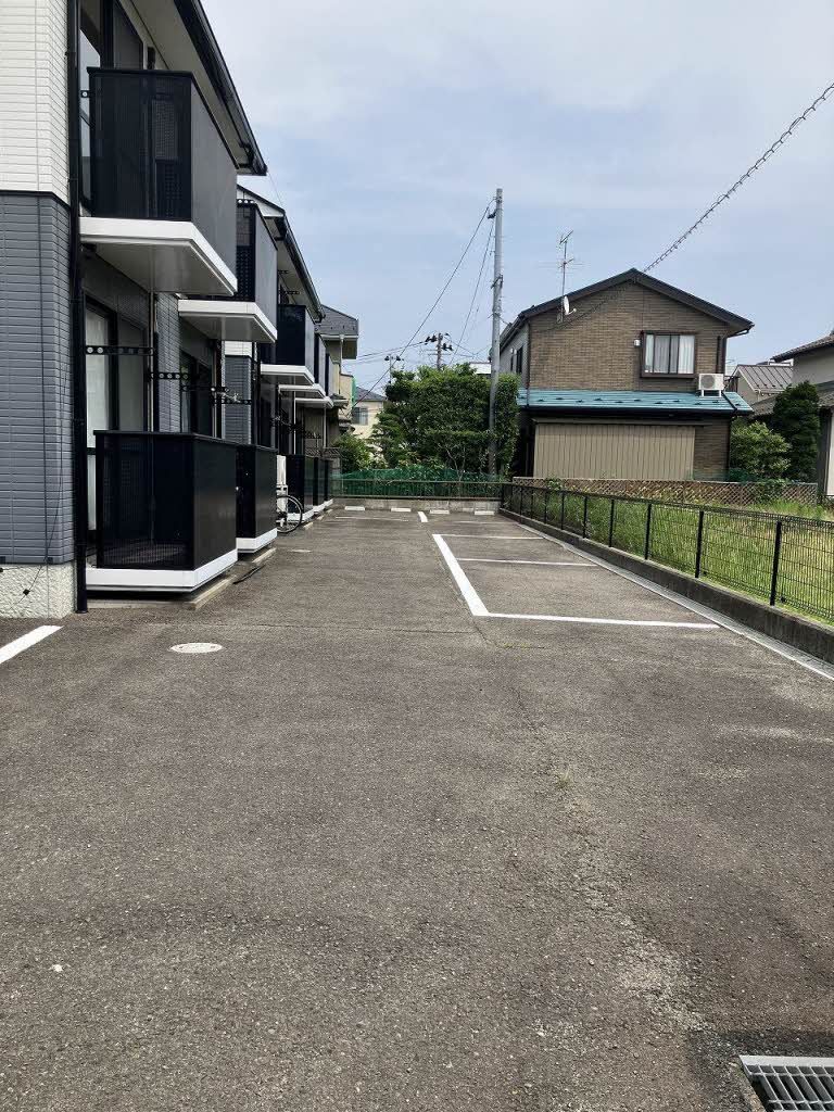 建物外観　駐車場