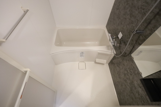 バス・シャワールーム　※別部屋の写真です
