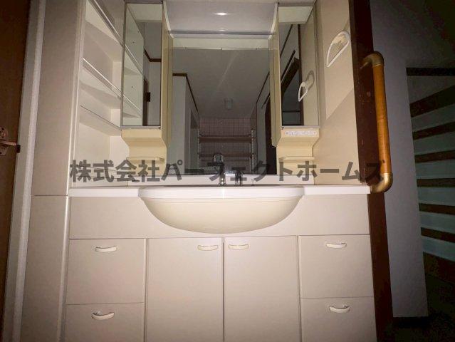 洗面設備　朝の身支度には欠かせない独立洗面化粧台