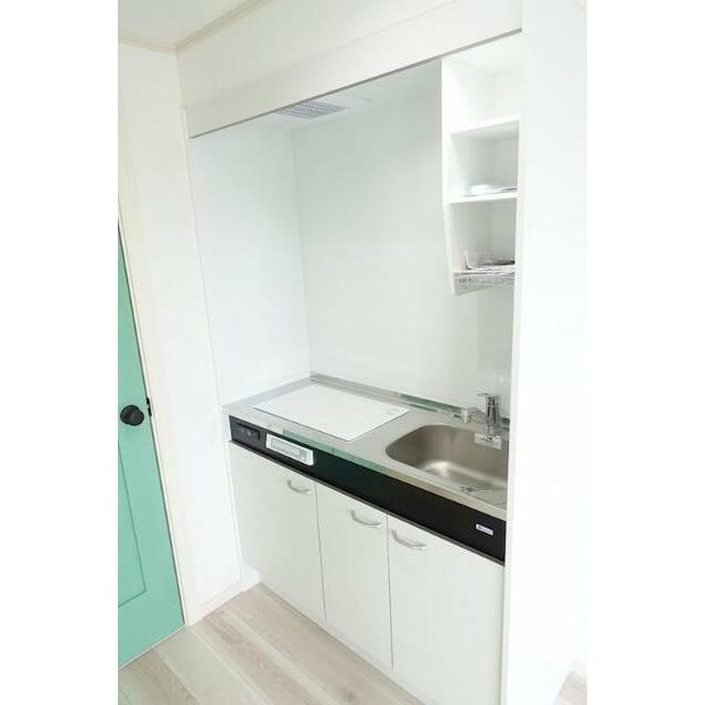 キッチン　一人暮らしに丁度いいサイズ、お手入れ楽々の２口ＩＨキッチンで
