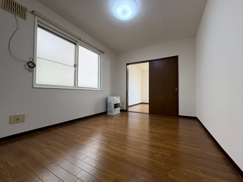 居室・リビング　広くてキレイなお部屋が広がっていて、充実した生活が送れそう。