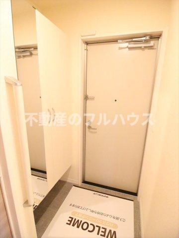 玄関　写真は反転タイプ別室