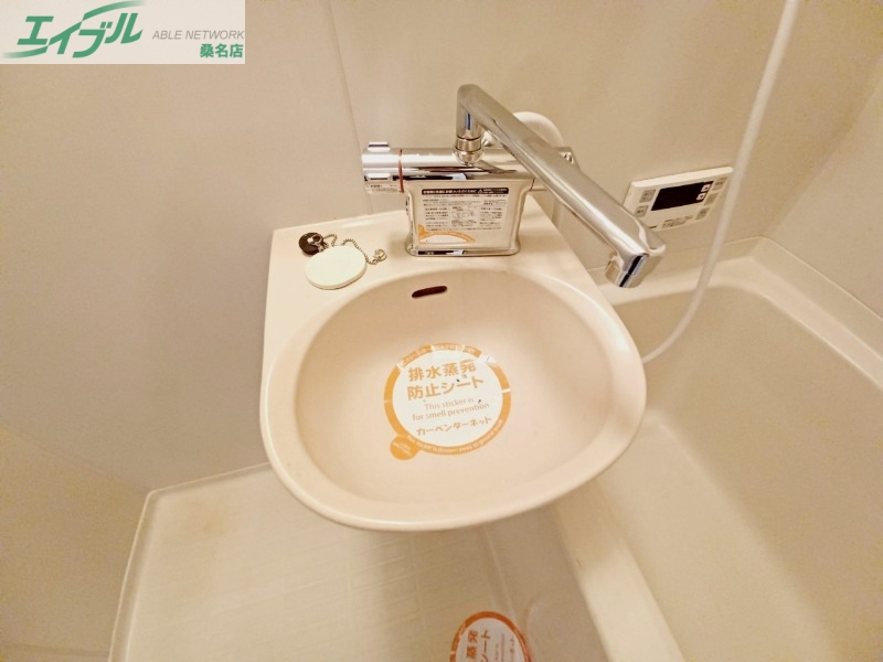 洗面設備　同型参考写真