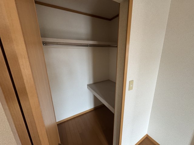 収納　ウォークインクローゼット（南側洋室）