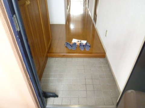 玄関　参考写真 別タイプの2LDKの部屋