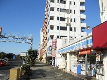 コンビニ　ローソン衣掛町店（コンビニ）まで80m