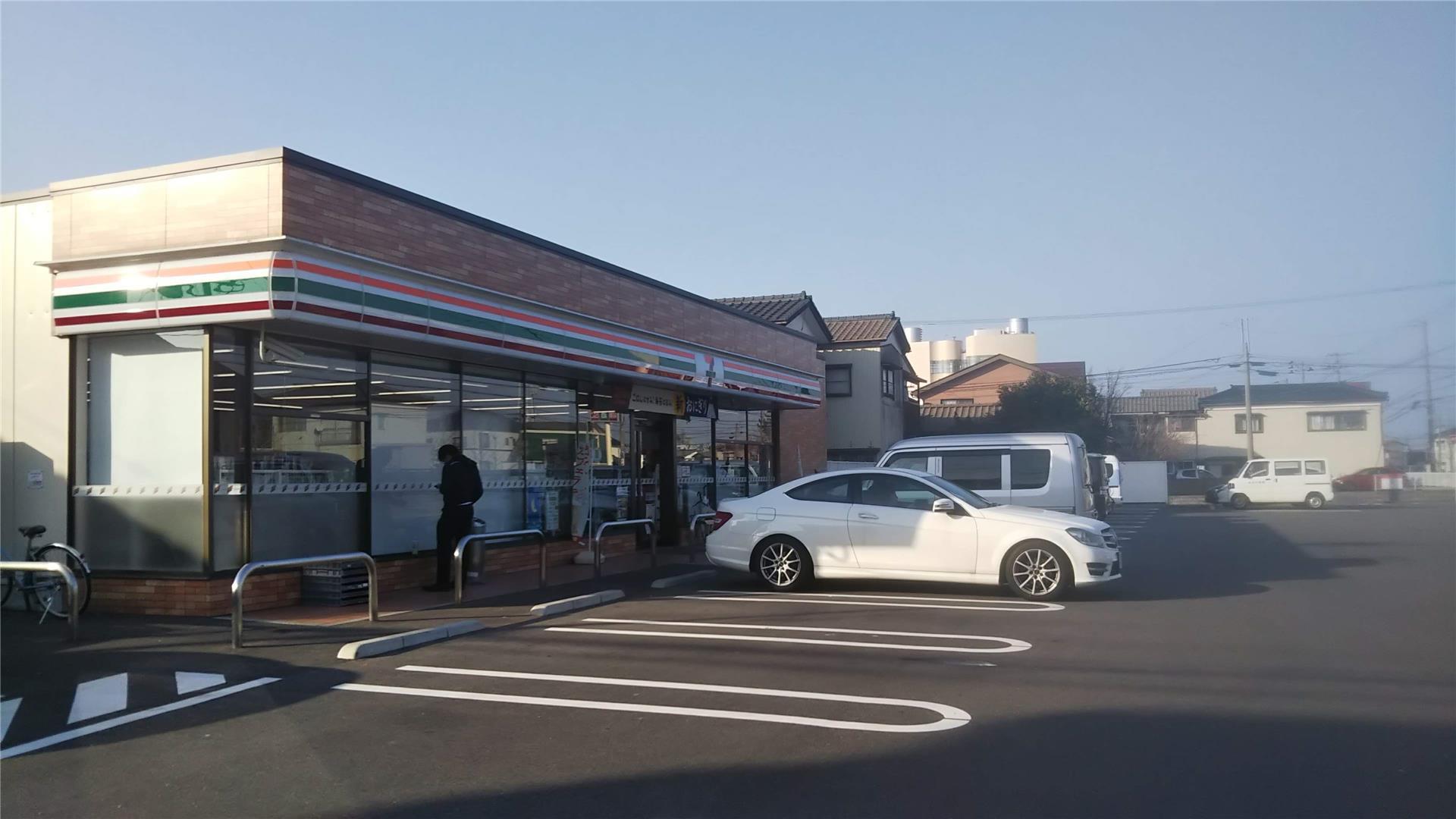 コンビニ　セブンイレブン新潟浜町店（コンビニ）まで551m