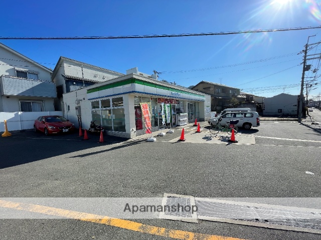 コンビニ　ファミリーマート（コンビニ）まで384m