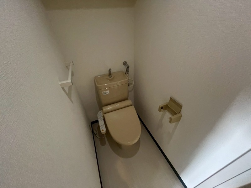 トイレ　トイレです。ウォシュレット付を探している方、おすすめです。