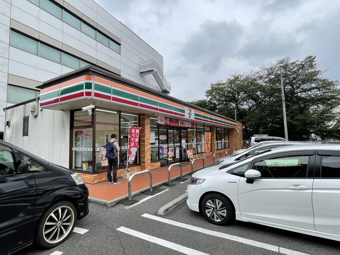 コンビニ　セブンイレブン（コンビニ）まで226m