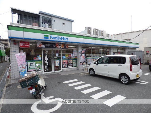 コンビニ　ファミリーマート（コンビニ）まで750m