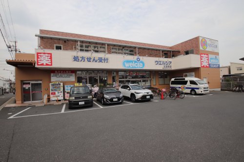 ドラックストア　ウエルシア松原岡店（ドラッグストア）まで395m