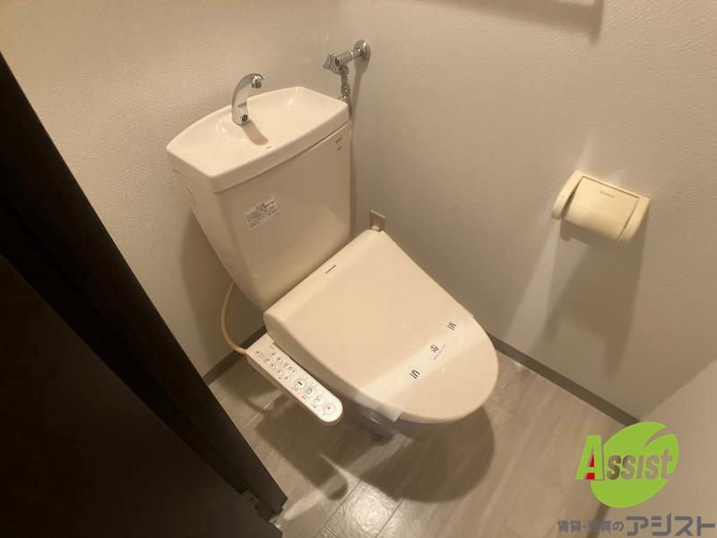 トイレ　こちらはトイレです。清潔感があり、安心して使用できます。