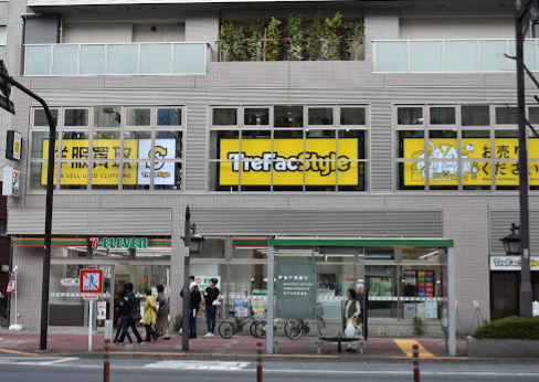 コンビニ　セブンイレブン江東亀戸６丁目店（コンビニ）まで694m