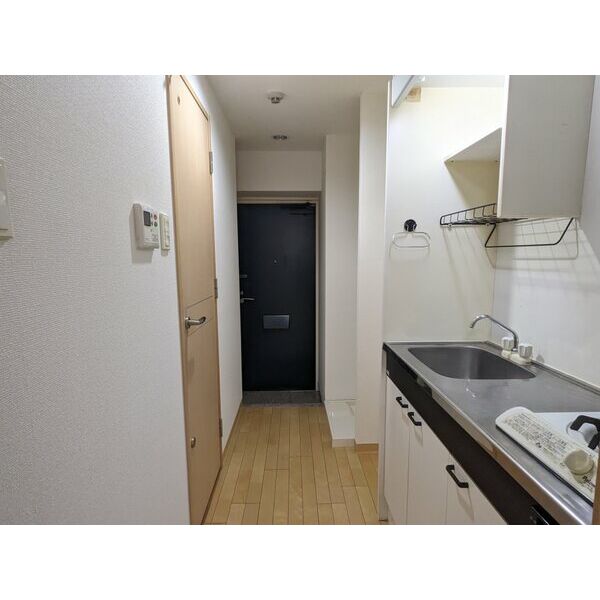 玄関　内装は別部屋の参考写真です。