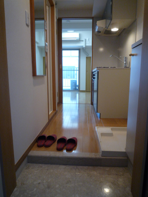 玄関　※別部屋の参考写真です。
