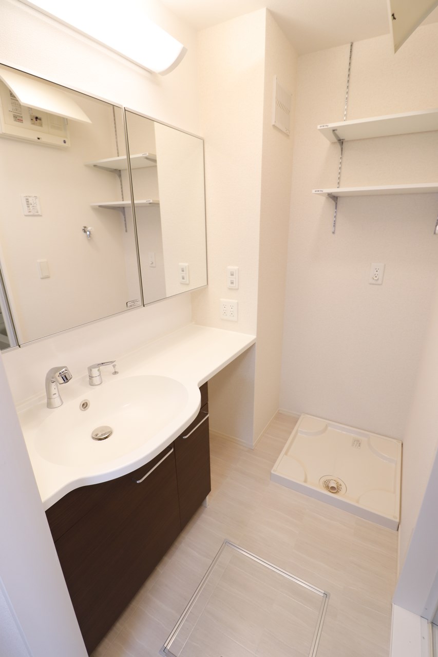 洗面設備　※同物件、別部屋の写真です。