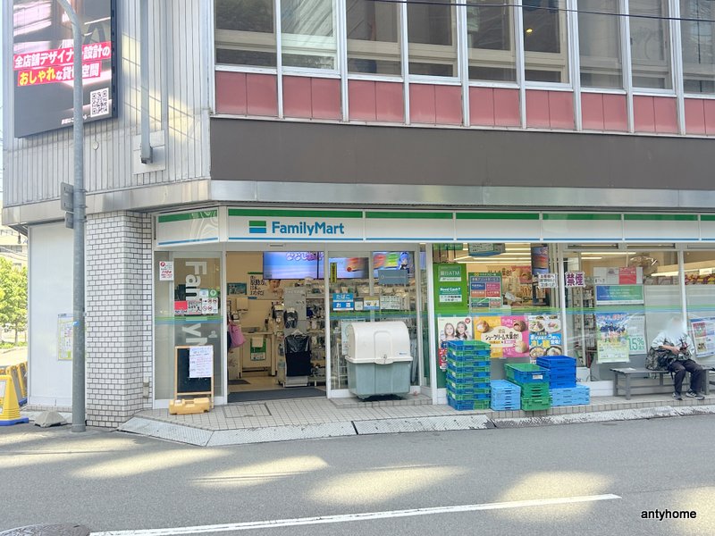コンビニ　ファミリーマート 中津駅東店（コンビニ）まで67m