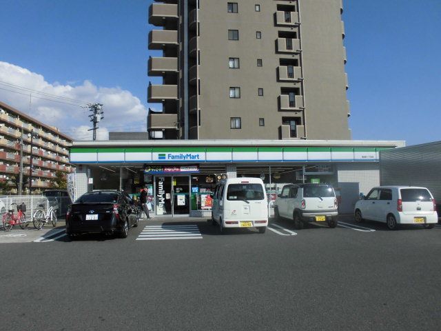 コンビニ　ファミリーマート（コンビニ）まで580m