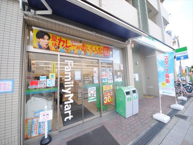 コンビニ　ファミリーマート西三国四丁目店（コンビニ）まで389m