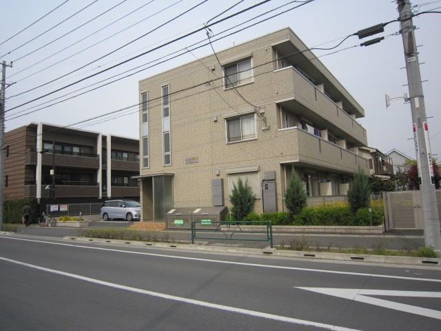 建物外観　日当たり良好！コンビニも近くに