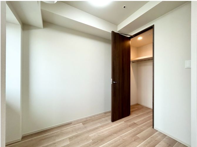 その他　903号室の写真になります※フロアにより建具・壁紙・床の色が