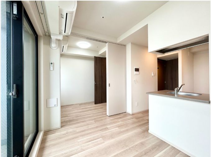 居室・リビング　903号室の写真になります※フロアにより建具・壁紙・床の色が