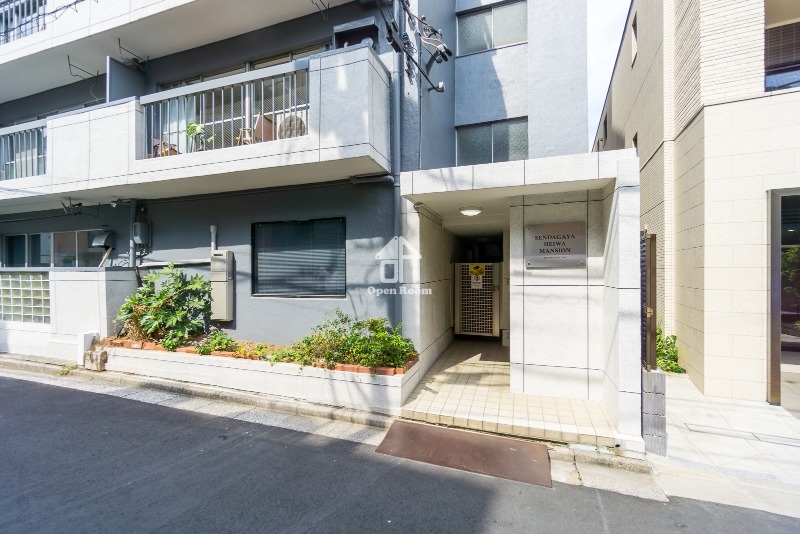 千駄ヶ谷平和マンションの外観写真