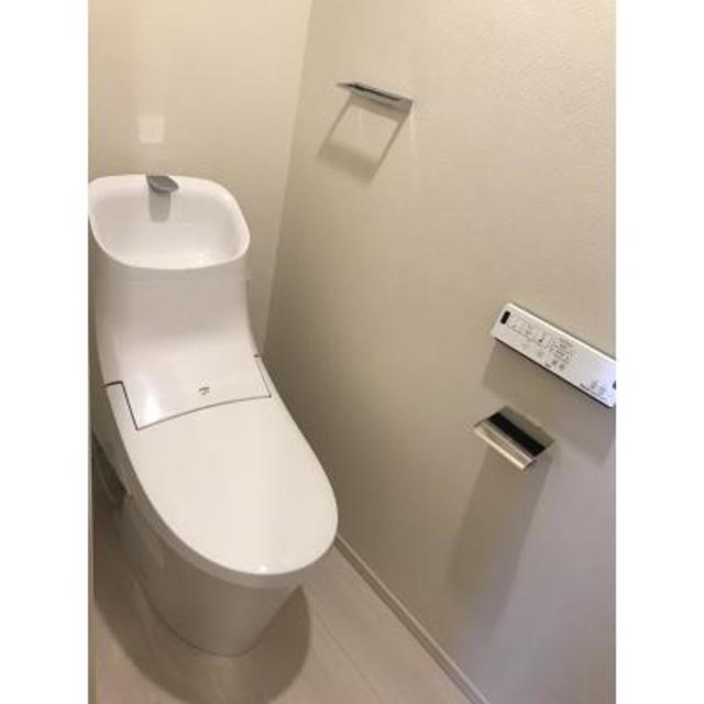 トイレ　※写真は同タイプ住戸です。