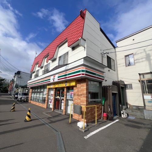コンビニ　セブンイレブン 室蘭工大前店（コンビニ）まで899m