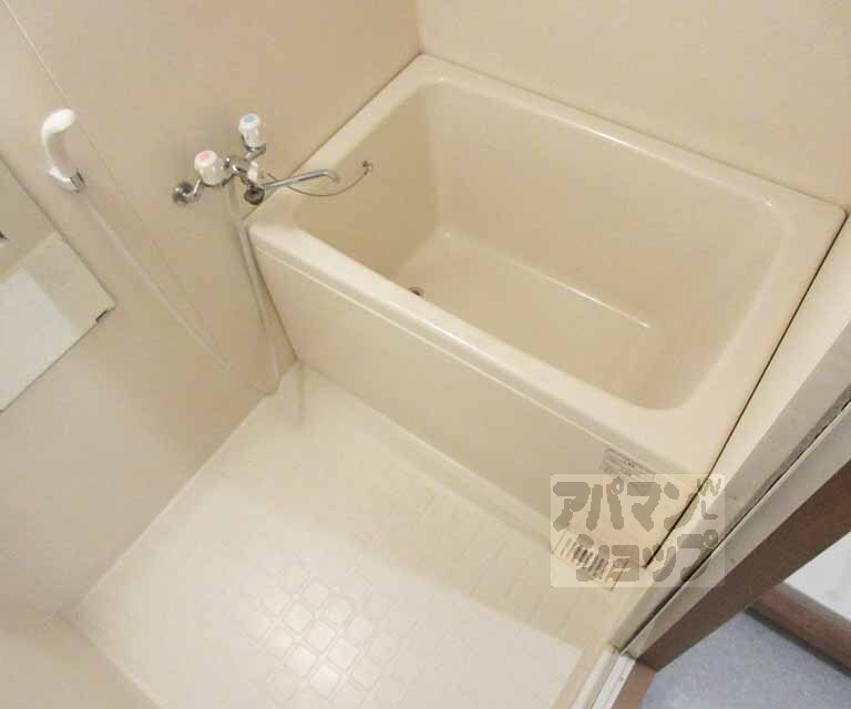 バス・シャワールーム　広めのお風呂です