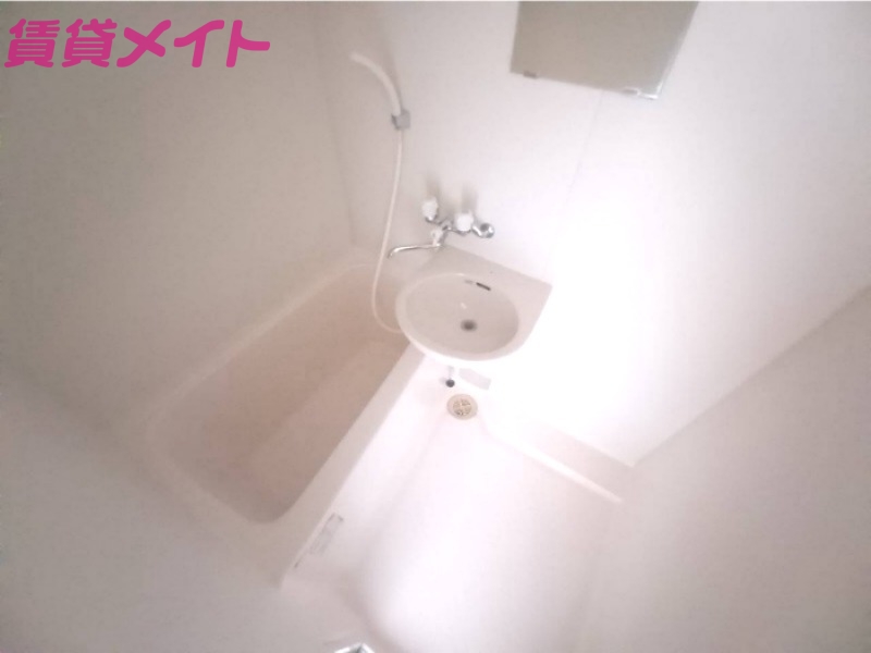 バス・シャワールーム　別部屋の写真です。