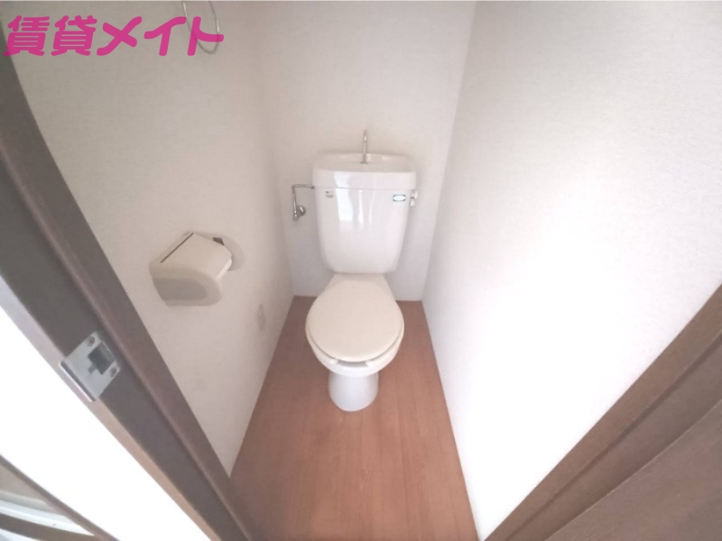 トイレ　別部屋の写真です。