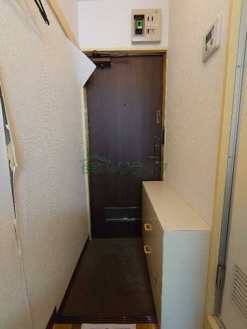 都営大江戸線 若松河田駅 徒歩5分 3階建 築42年の玄関写真