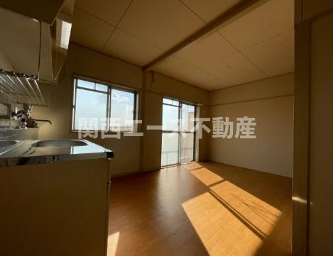 京阪本線 寝屋川市駅 徒歩39分 5階建 築58年の居間写真