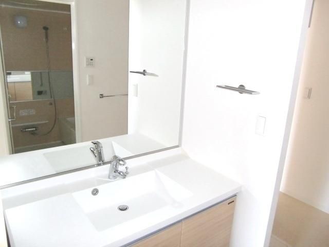 洗面設備　写真は同タイプ住居です。
