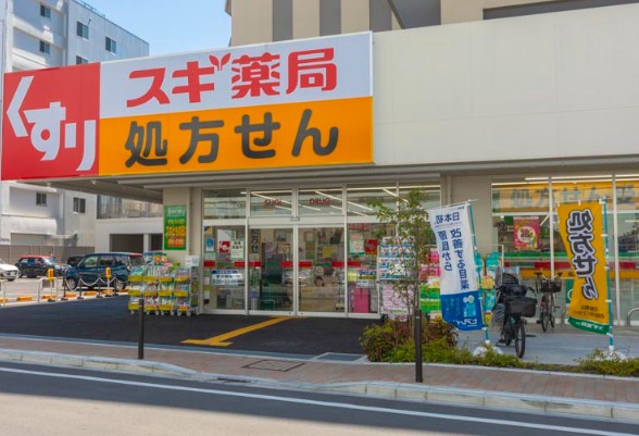 ドラックストア　スギ薬局赤羽南店（ドラッグストア）まで736m
