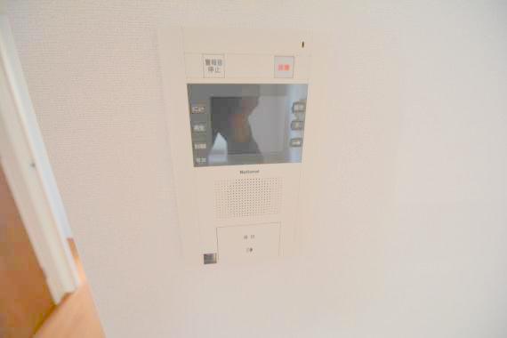 セキュリティ　TVモニターホンで来客が誰か確認してから開けて下さいね