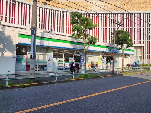コンビニ　ファミリーマート葛飾亀有四丁目南店（コンビニ）まで228m