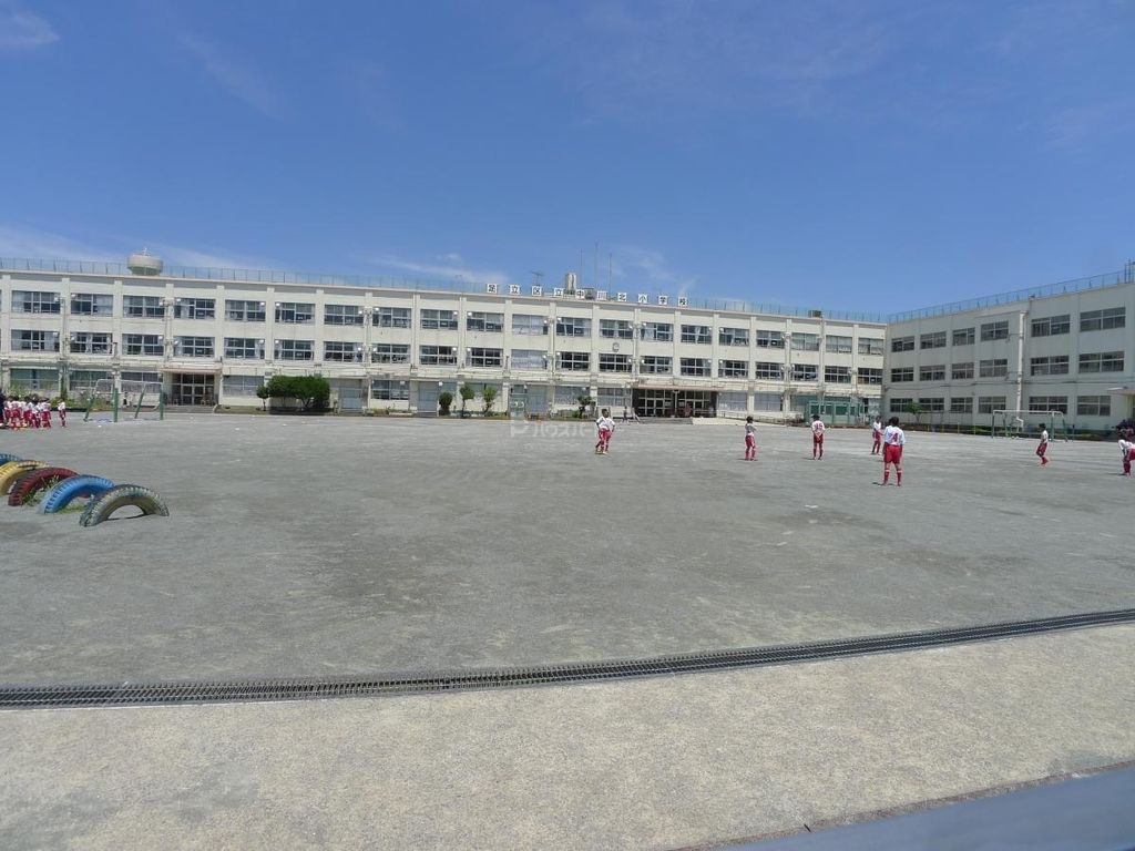 小学校　足立区立中川北小学校（小学校）まで440m