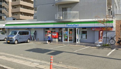 コンビニ　ファミリーマート 博多吉塚7丁目店（コンビニ）まで318m