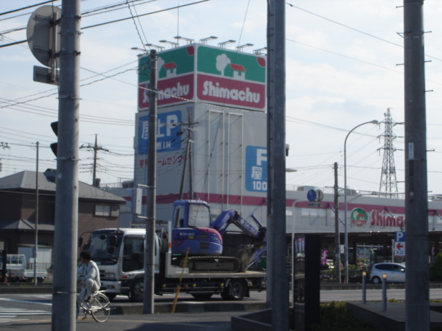 ホームセンター　島忠 草加店（ホームセンター）まで498m