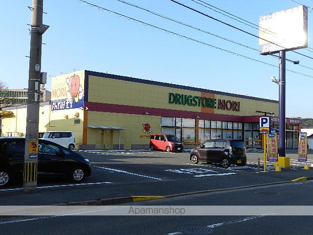 ドラックストア　ドラッグストアモリ槻田店（ドラッグストア）まで586m
