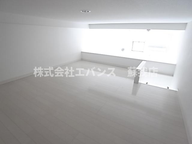 その他部屋・スペース　落ち着いた色調の寝室です