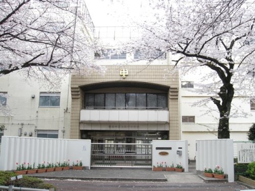 中学校　世田谷区立駒留中学校（中学校）まで711m
