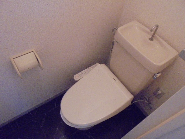 遠州鉄道 曳馬駅 徒歩5分 2階建 築34年のトイレ写真