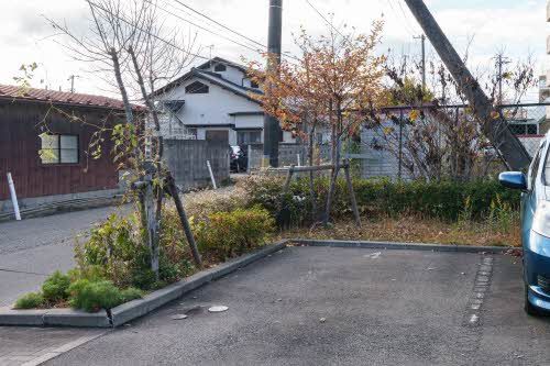 建物外観　駐車場