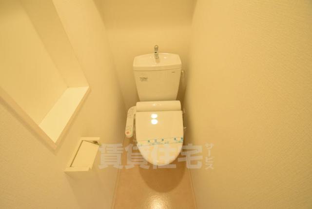 南海本線 難波駅 徒歩5分 9階建 築14年のトイレ写真